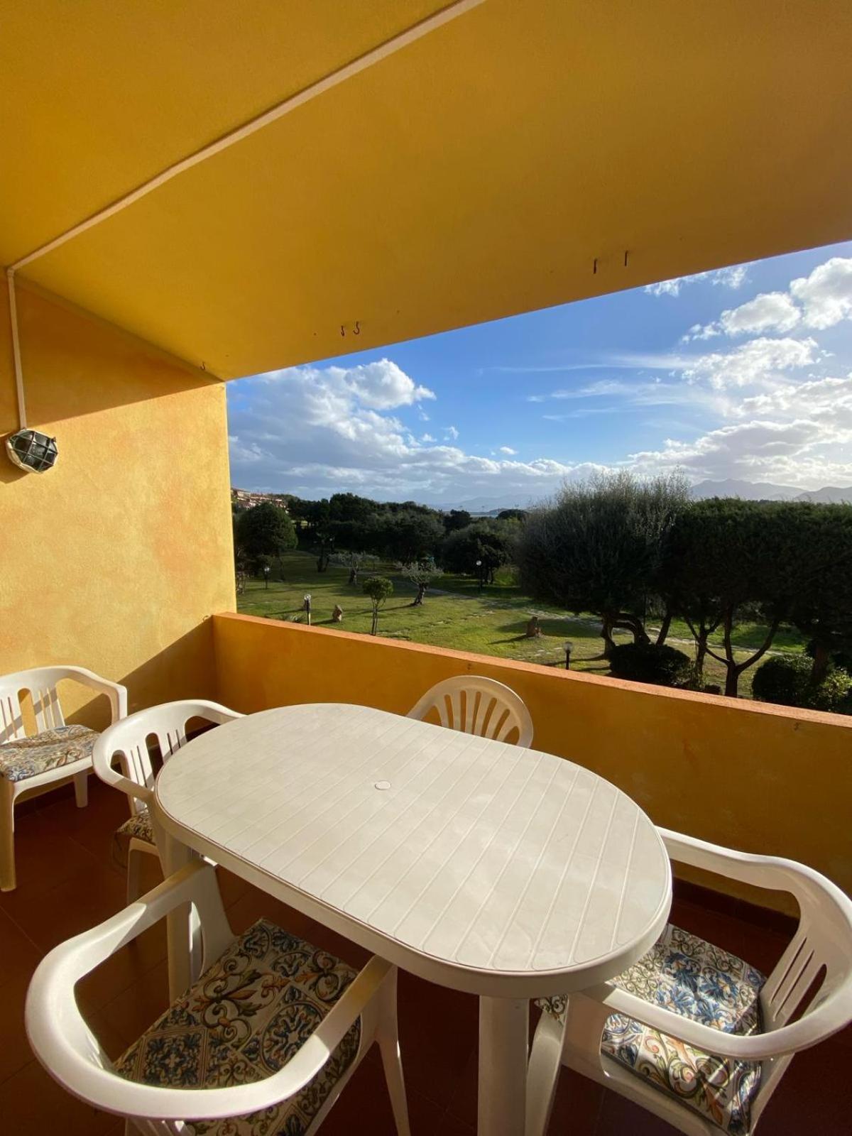 Residence Porto Coda Cavallo San Teodoro  Exteriör bild