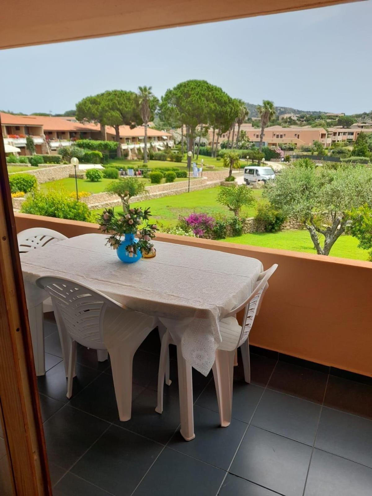 Residence Porto Coda Cavallo San Teodoro  Exteriör bild