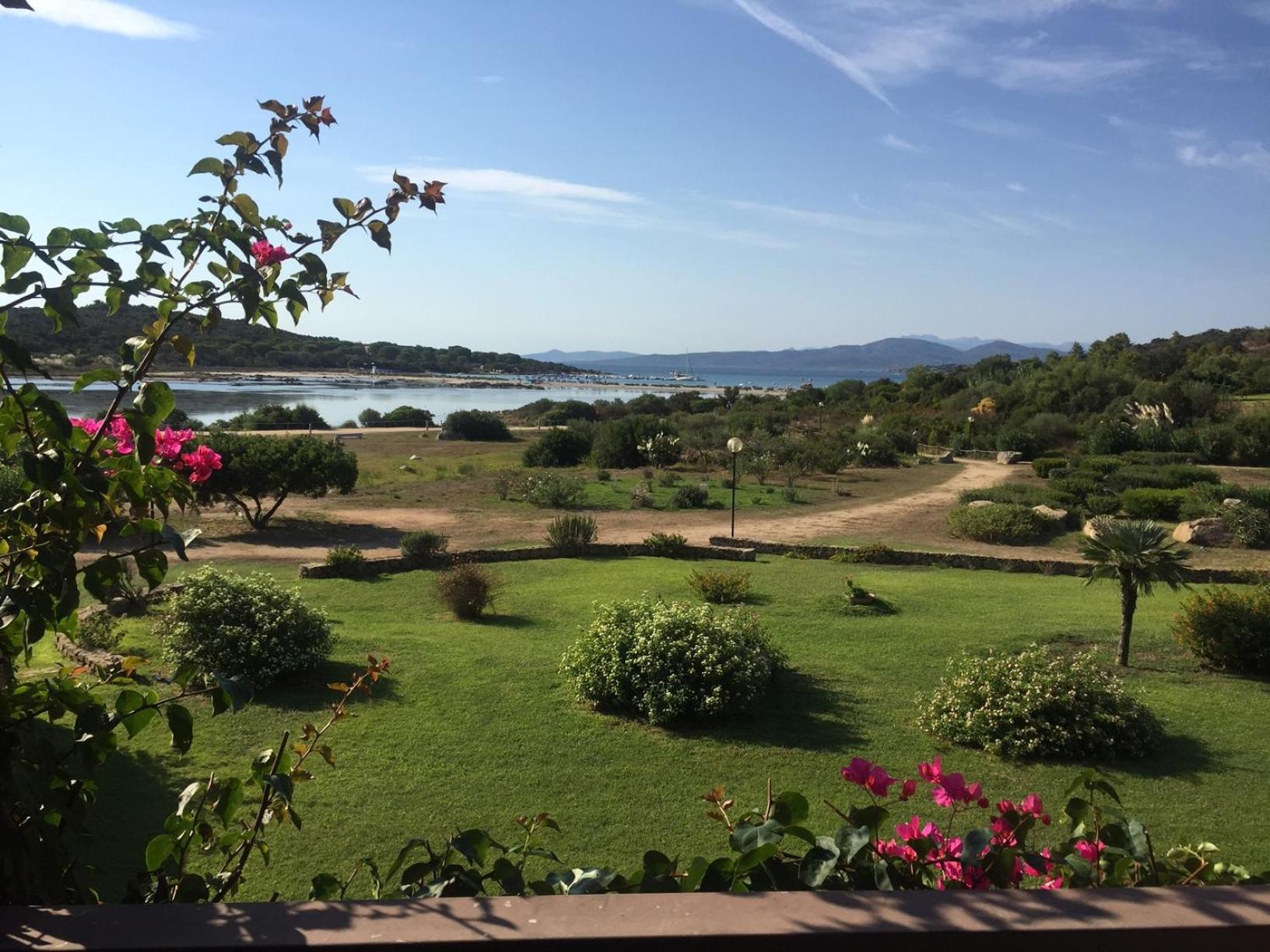 Residence Porto Coda Cavallo San Teodoro  Exteriör bild