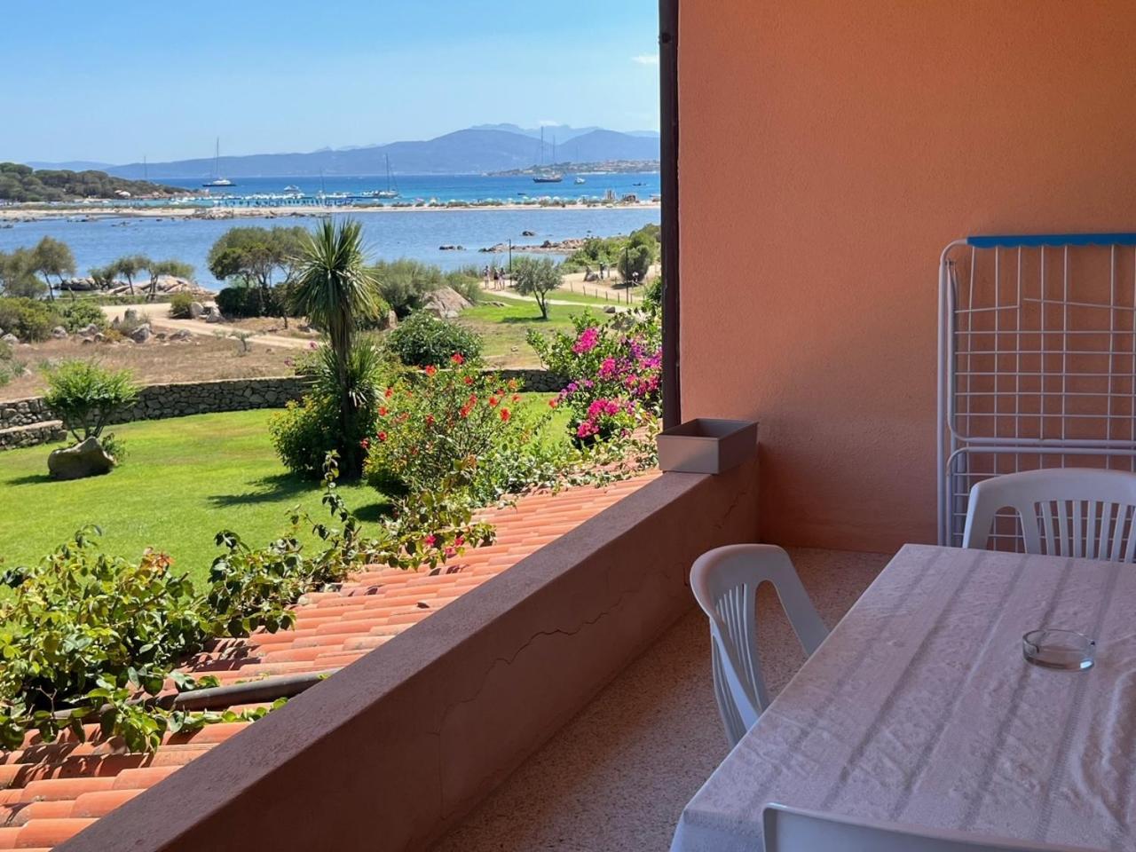 Residence Porto Coda Cavallo San Teodoro  Exteriör bild