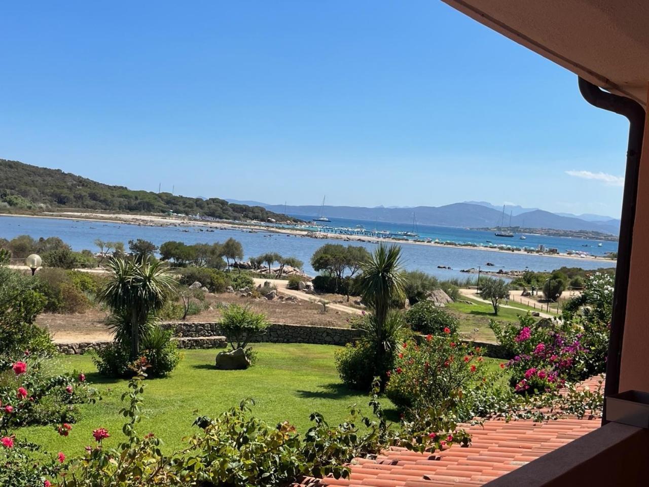 Residence Porto Coda Cavallo San Teodoro  Exteriör bild
