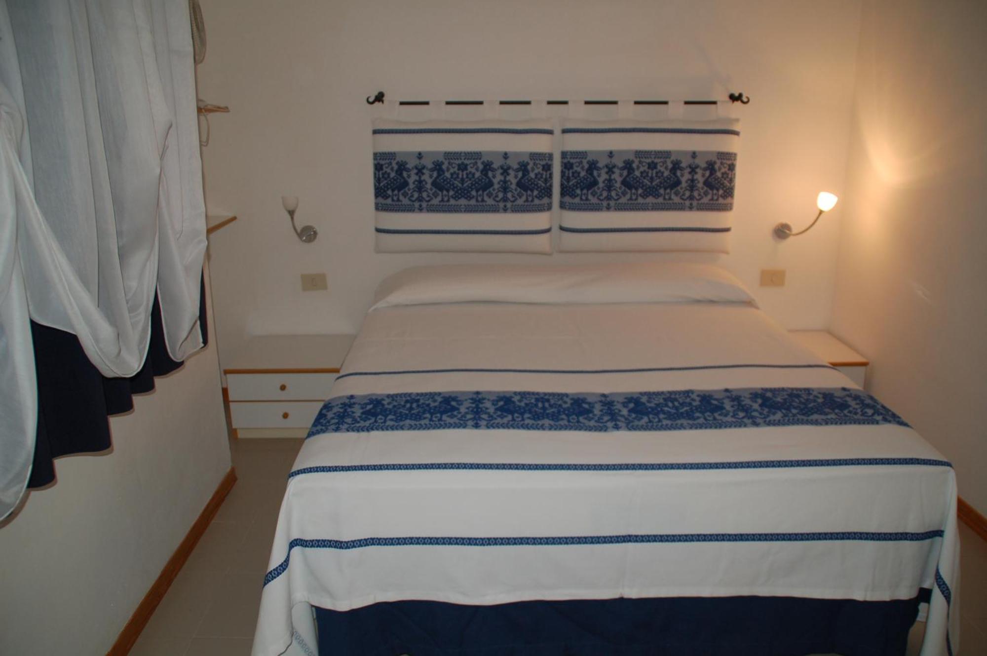 Residence Porto Coda Cavallo San Teodoro  Exteriör bild