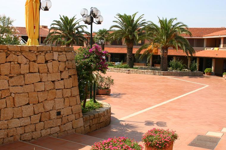 Residence Porto Coda Cavallo San Teodoro  Exteriör bild