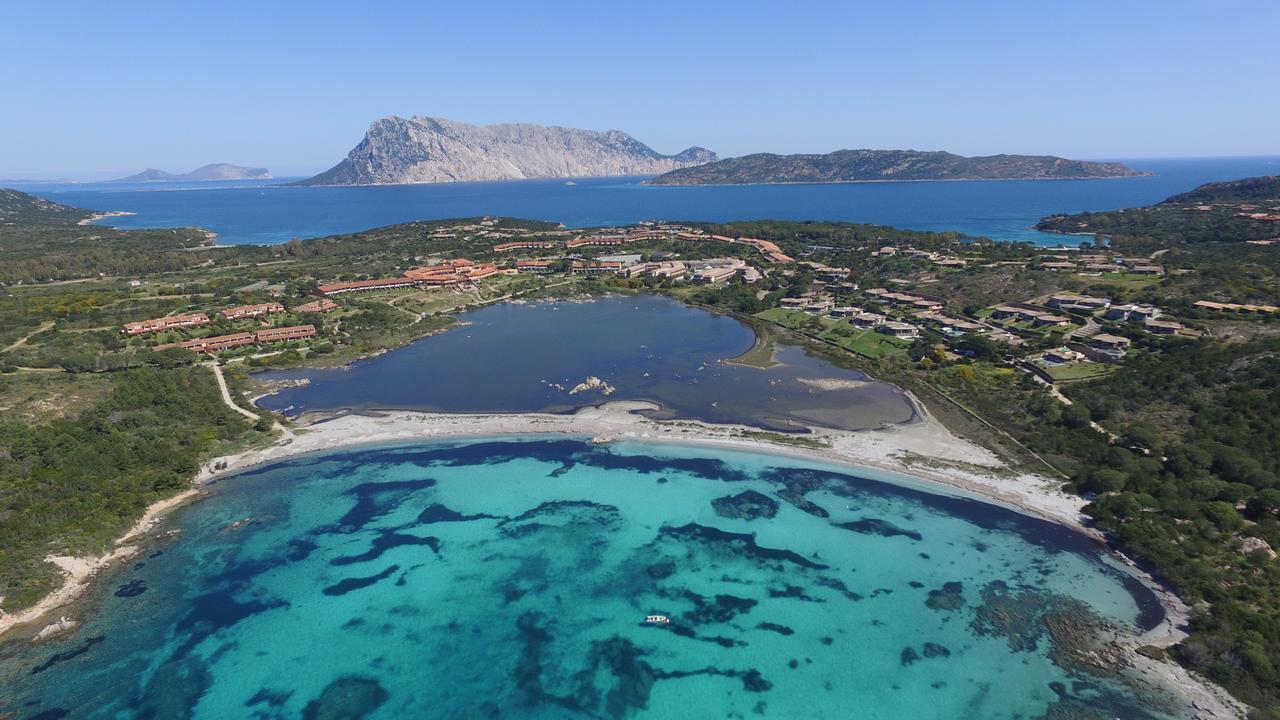 Residence Porto Coda Cavallo San Teodoro  Exteriör bild