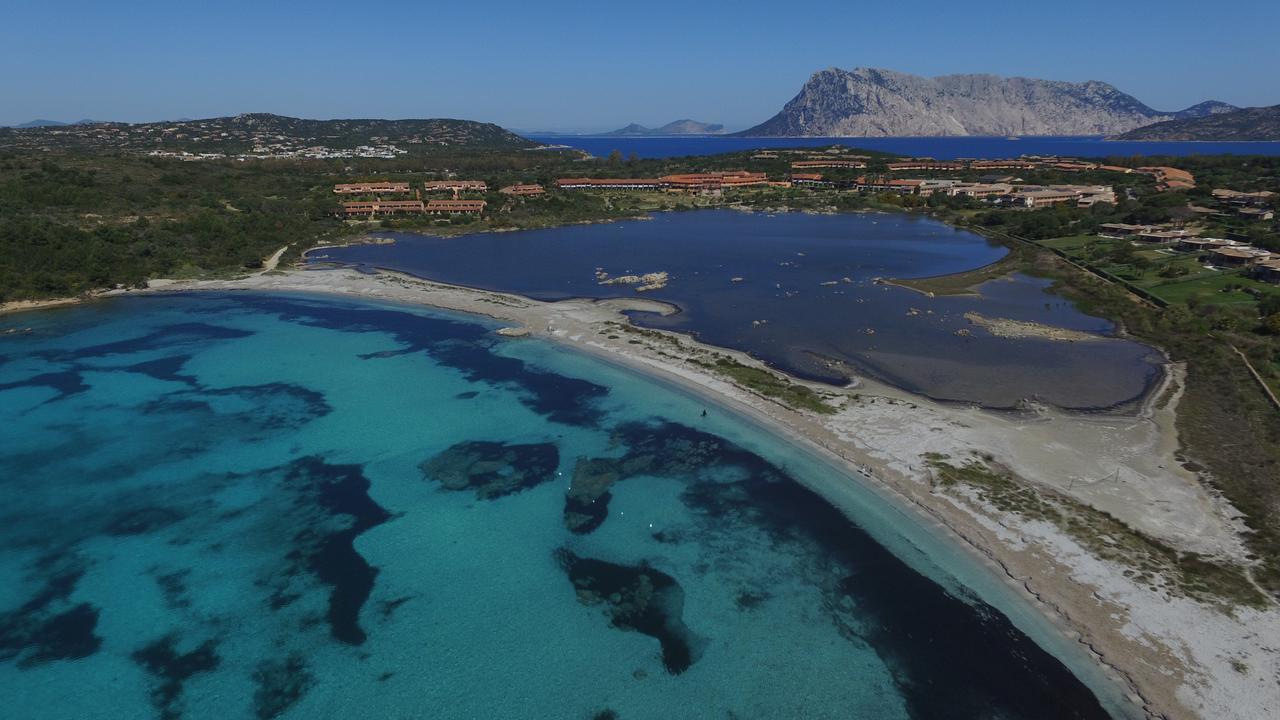 Residence Porto Coda Cavallo San Teodoro  Exteriör bild
