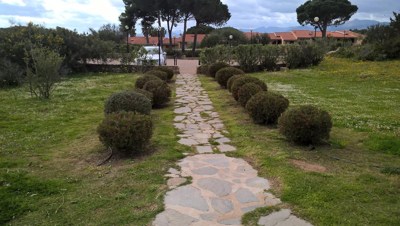 Residence Porto Coda Cavallo San Teodoro  Exteriör bild