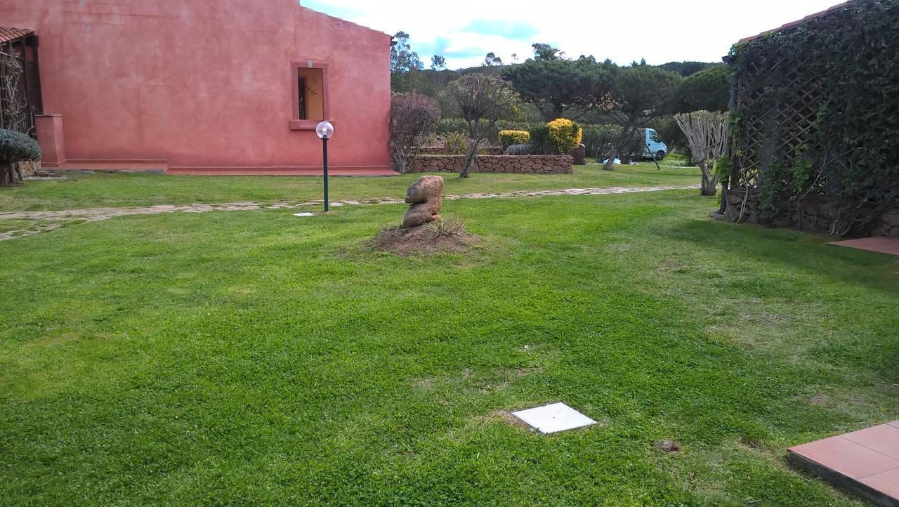 Residence Porto Coda Cavallo San Teodoro  Exteriör bild