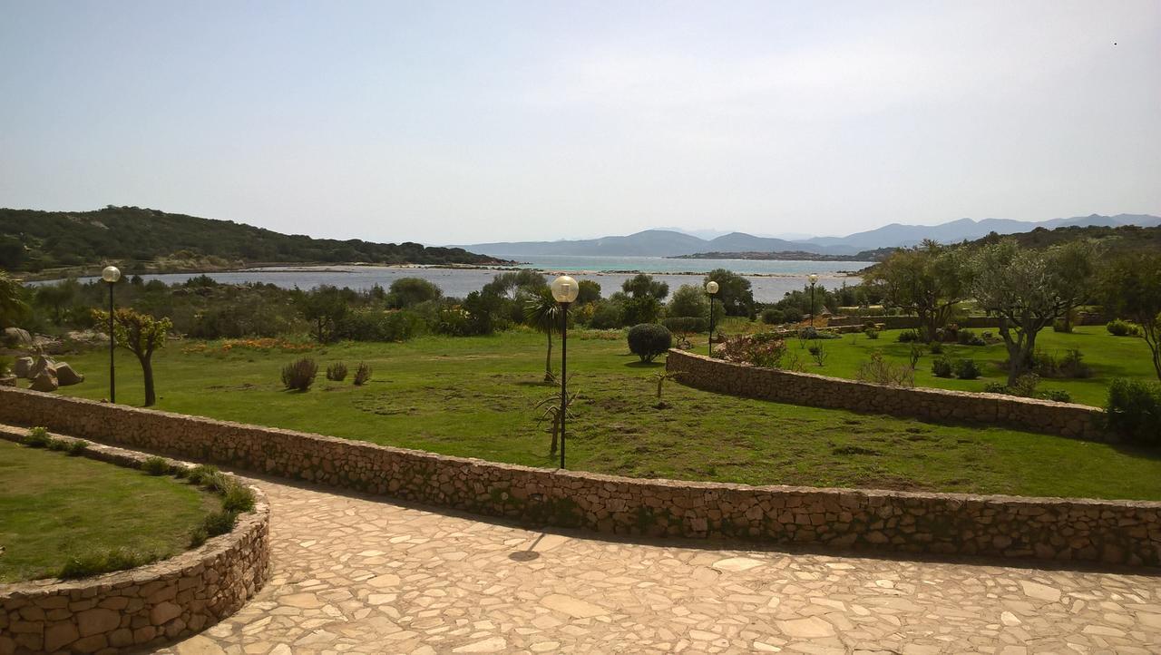 Residence Porto Coda Cavallo San Teodoro  Exteriör bild