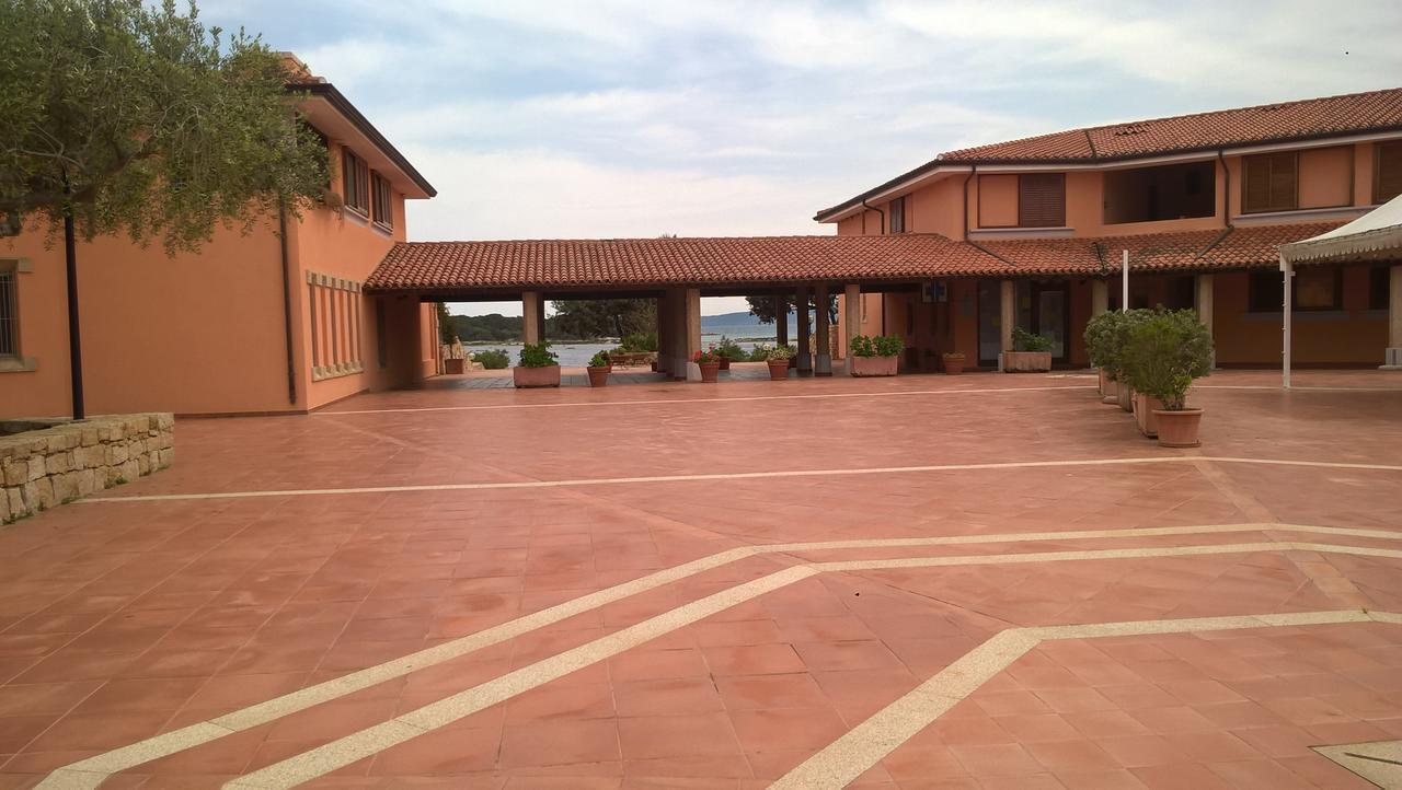 Residence Porto Coda Cavallo San Teodoro  Exteriör bild
