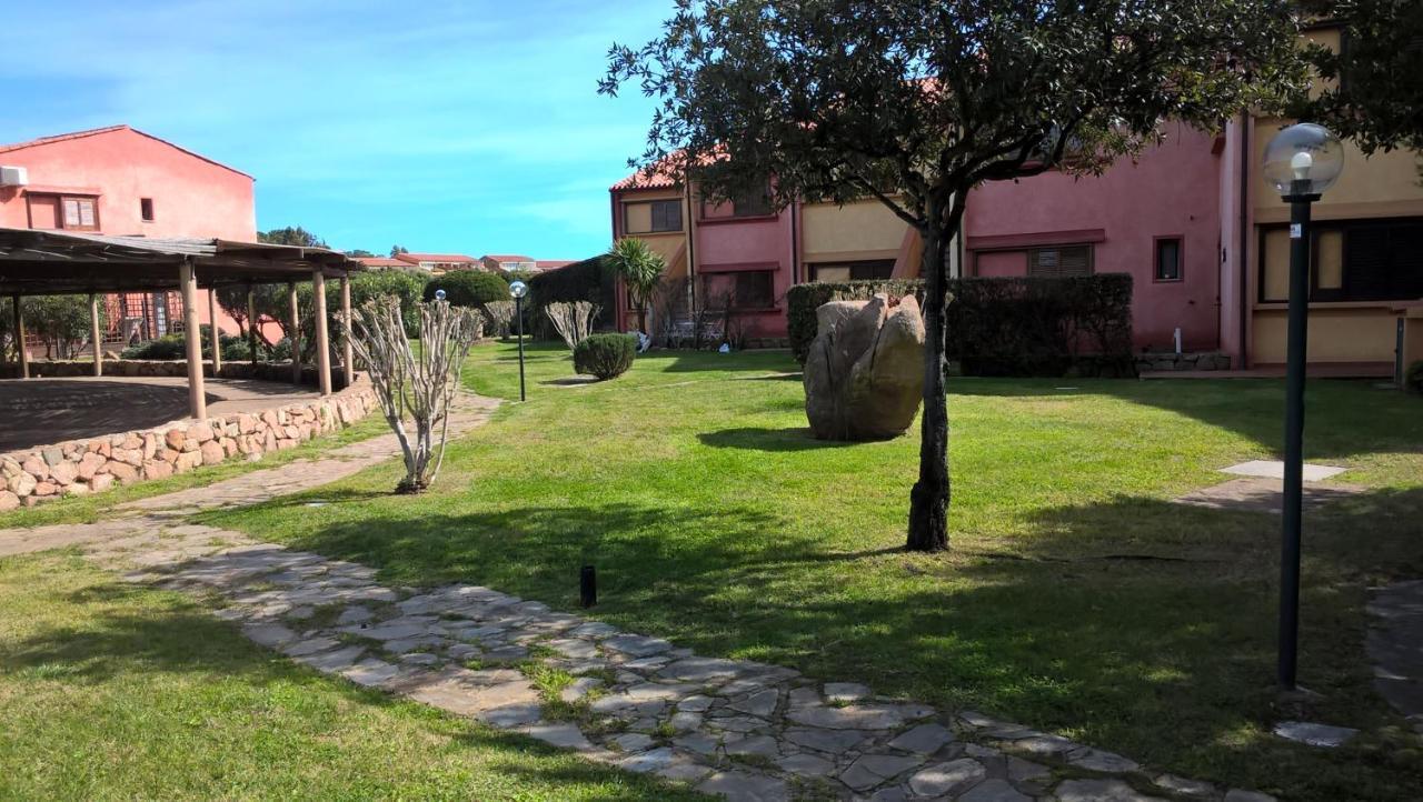 Residence Porto Coda Cavallo San Teodoro  Exteriör bild