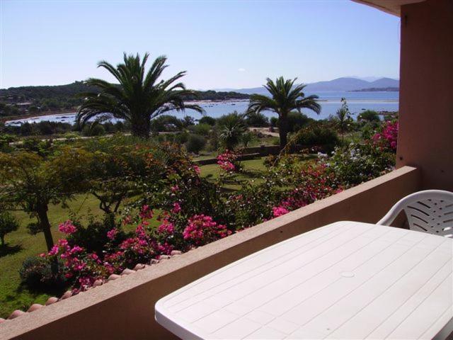 Residence Porto Coda Cavallo San Teodoro  Exteriör bild